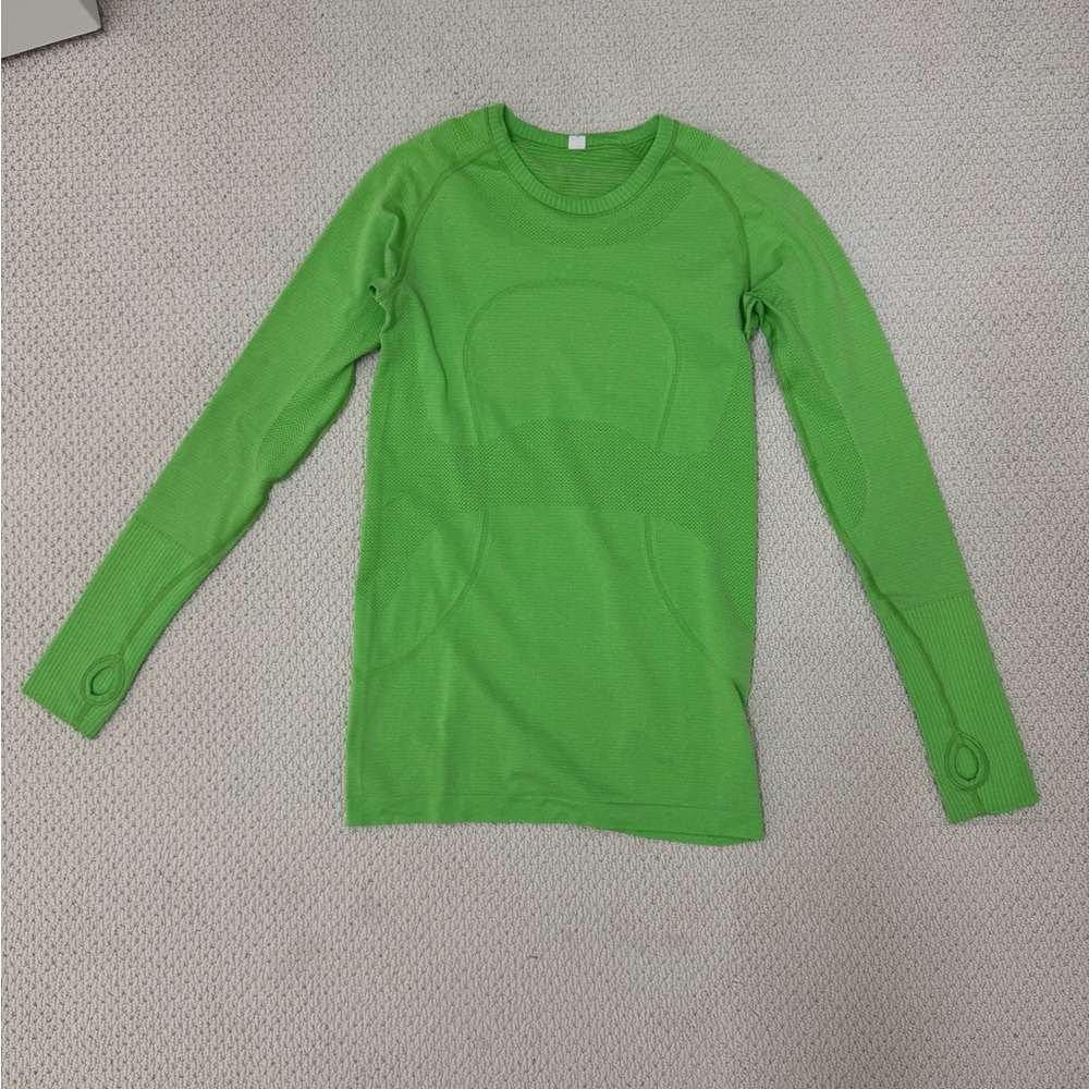Lululemon Green Swiftly Tech Long-Sleeve Shirt 2.0
Hip Length size 6